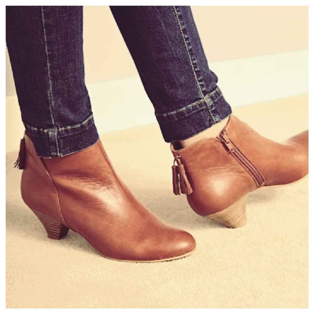 Sessun Barranco tassel ankle bootie